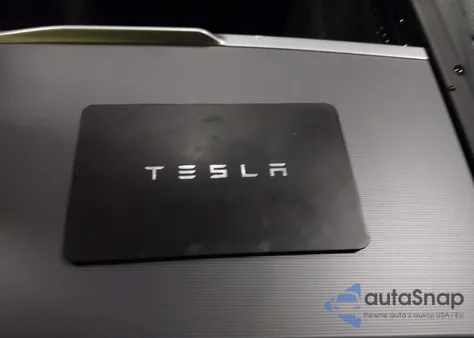 2025 Tesla Model 3 Long Range All-Wheel Drive z USA, uszkodzony, nr VIN 5YJ3E1EB2SF885837